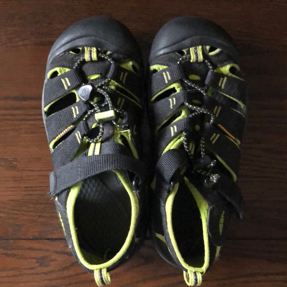 Boys Keen sandals size 3 waterproof